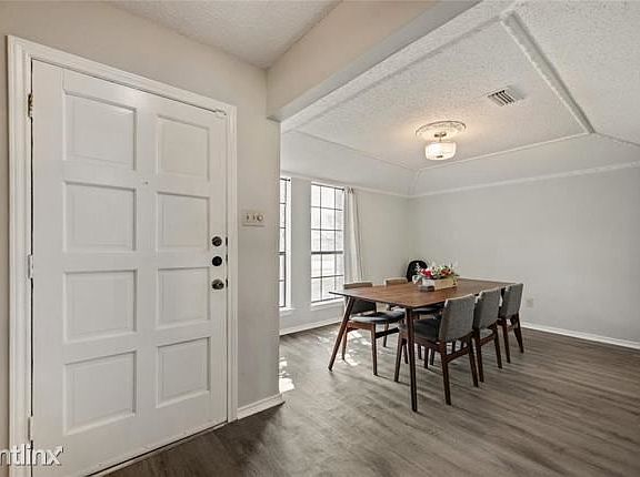 3rd image of 1013R Bridle Dr