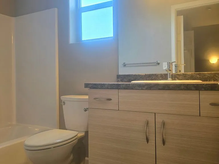1558 Poplar Dr — Photo 13