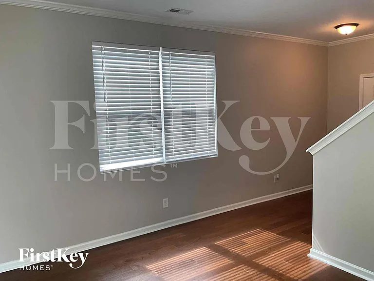 10118 Green Grass Rd — Photo 3