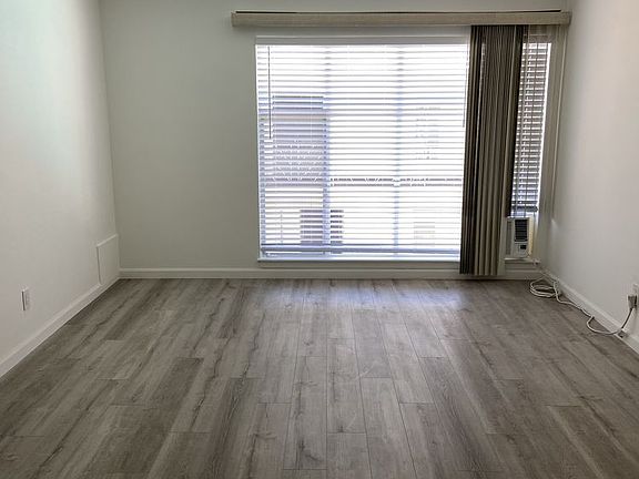 5th image of 8253 Norton Ave #10
