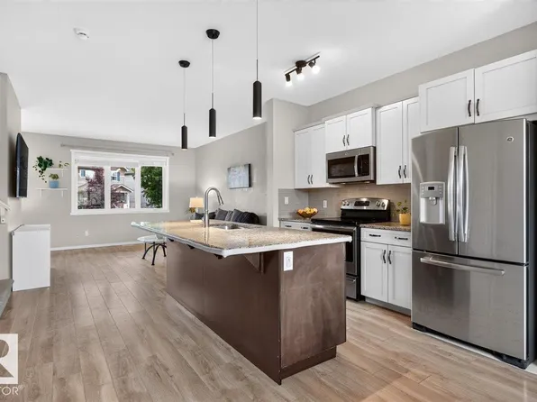 3150 Carpenter Lndg SW, Edmonton, AB T6W 2Y8