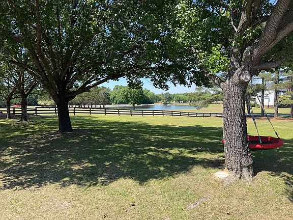 2nd image of 890B Landmark Rd
