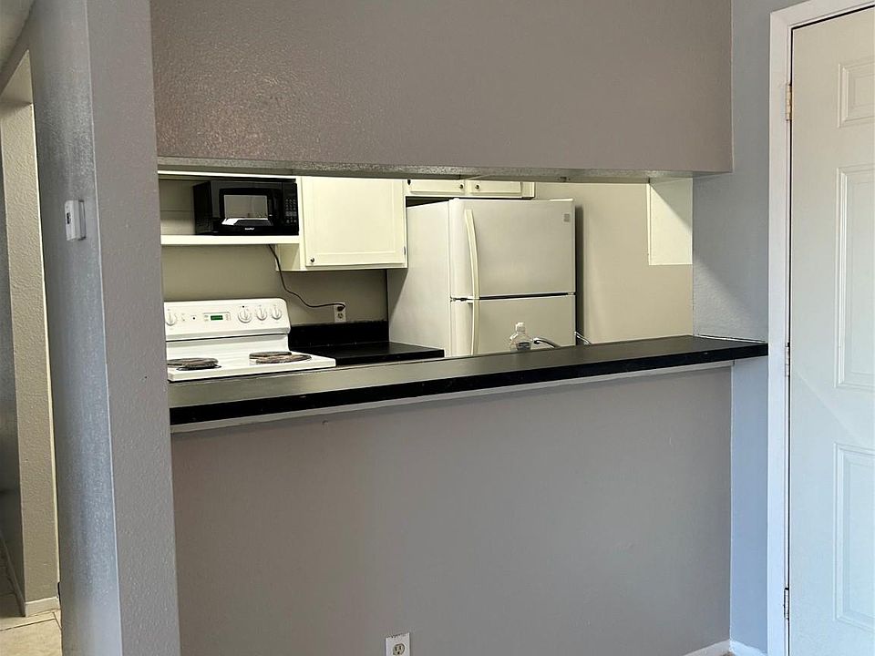 1st image of 206 Plaza Verde Dr