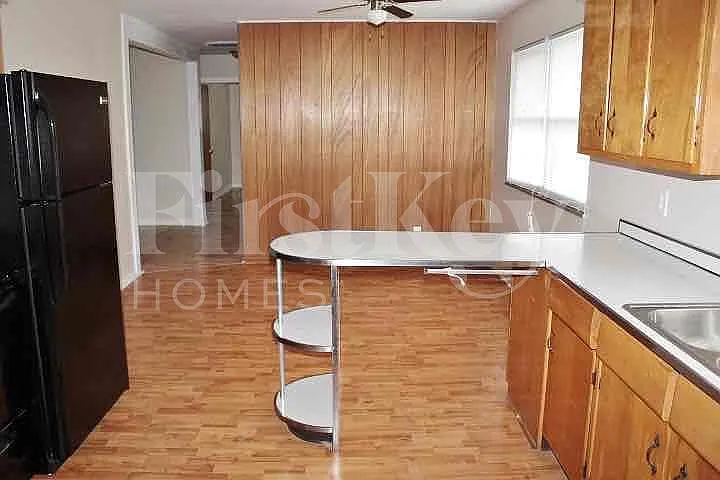 5750 Wallingwood Dr — Photo 3