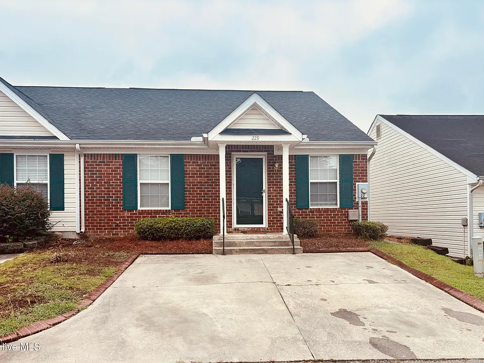 229 Sassafras Ln
