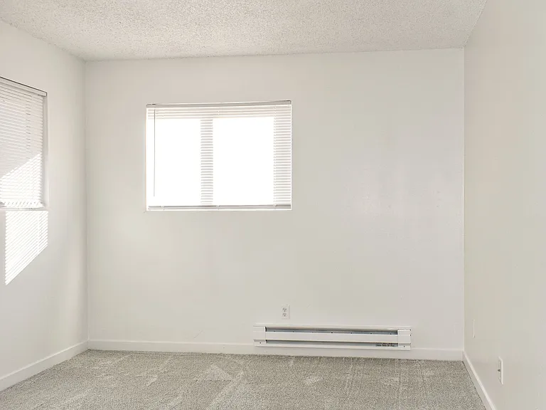 Kathy-Ann Apartments — Photo 18