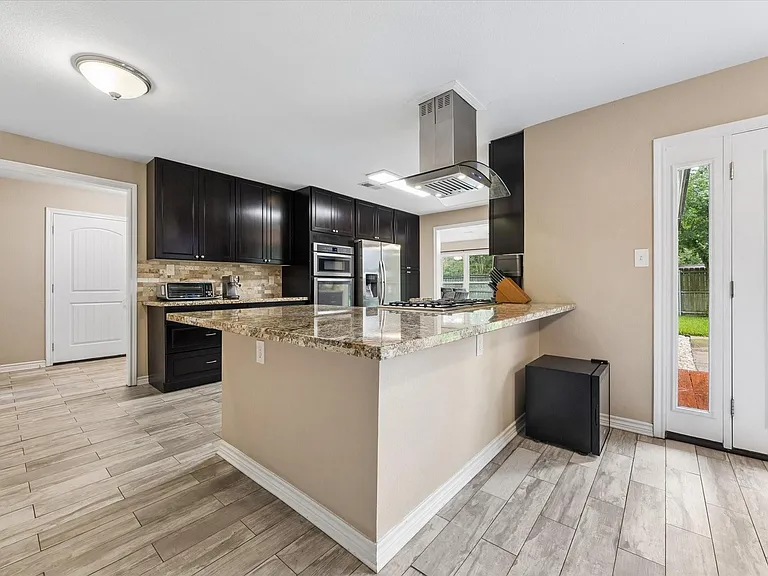 3711 Manor Ln — Photo 6