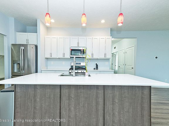 5th image of 641 Anhinga Dr