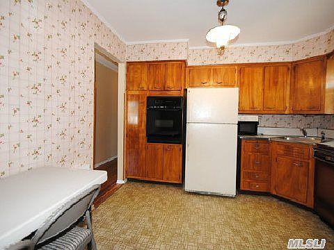 5th image of 242 N Hickory St