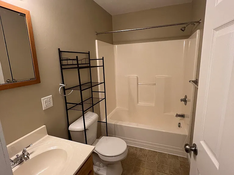 1401 Country Club Rd #9 — Photo 3