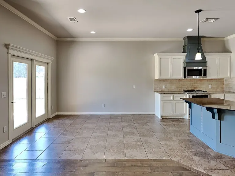5720 Saint James Pl — Photo 10