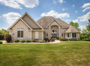1110 Stony Meadow Ct, Pewaukee, WI 53072