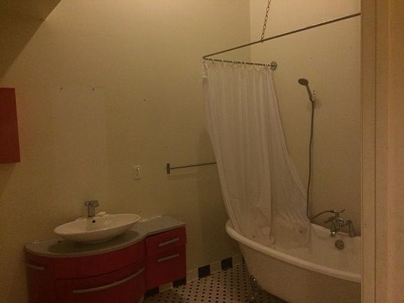 4th image of 1417B Kemper St Ste 4G