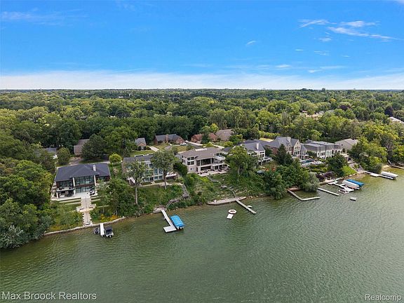 3rd image of 3468 Pine Estates Dr