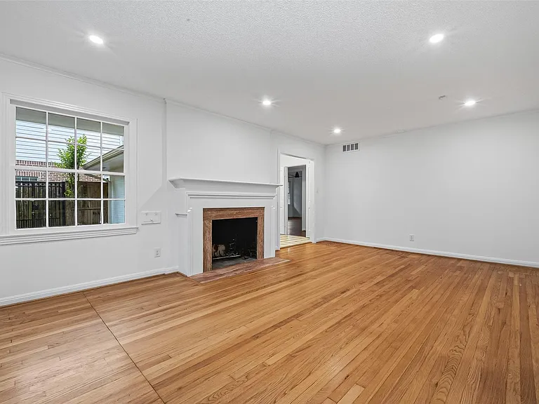 3731 Drake St — Photo 9