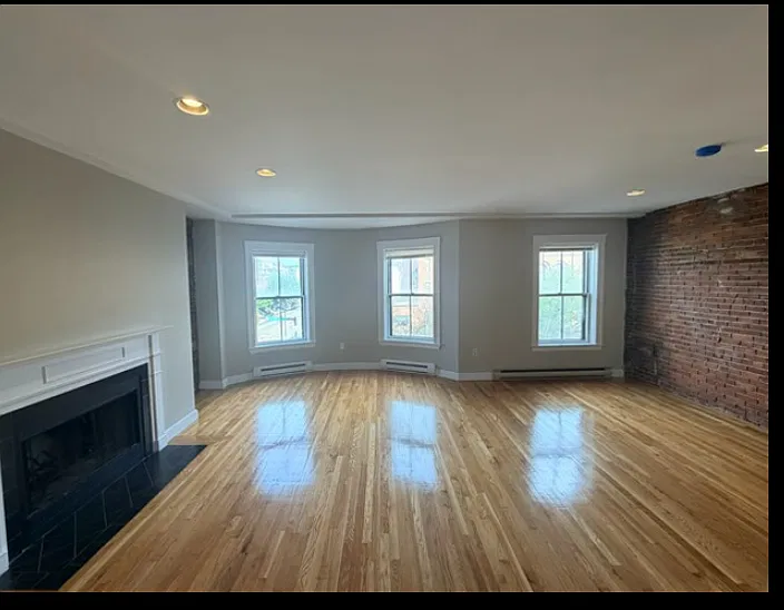 2 bed, 9999 sqft, $3,300 — Photo 1