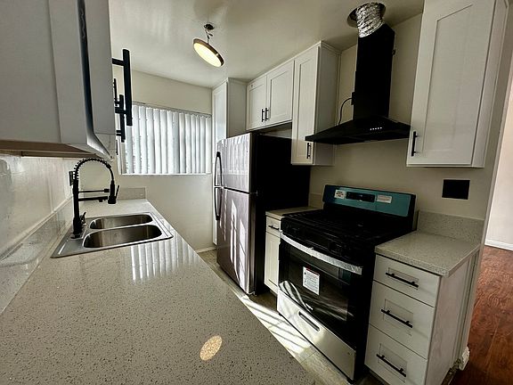 3rd image of 719 N Kingsley Dr #103