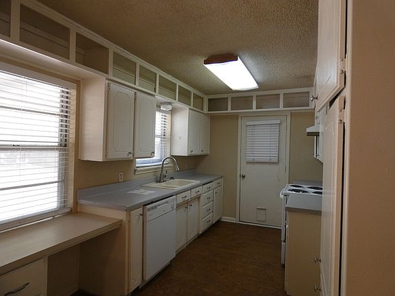 5th image of 4717 Ira St
