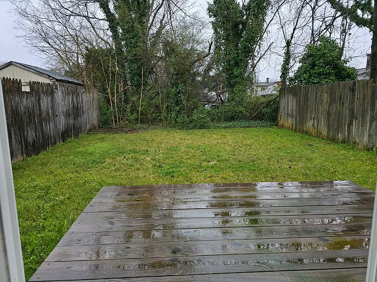 906 White St — Photo 10