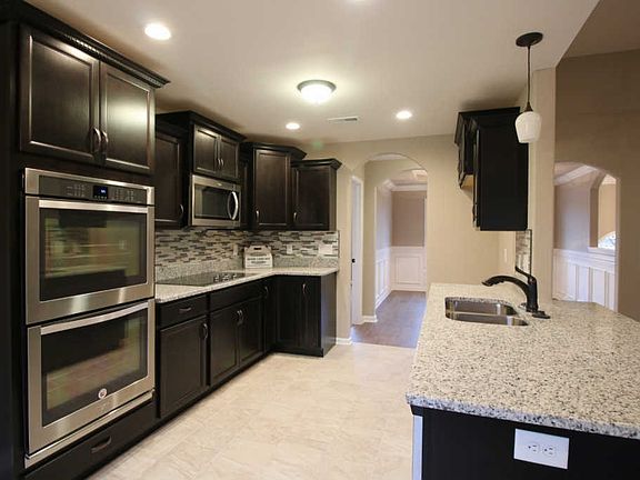 5th image of 135 Charleston Oaks