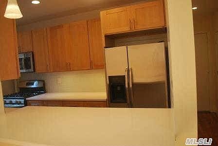4th image of 3031 Hobart St APT 1O