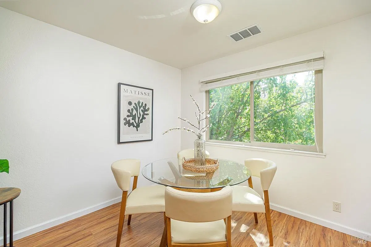 2 bed, 1.0 bath, 903 sqft, $3,250 — Photo 4