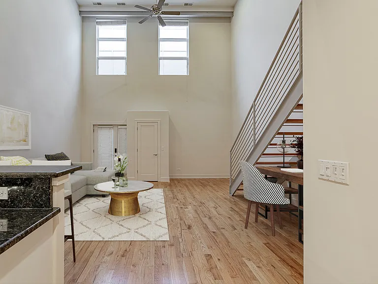 2100 Greenwood St #203 — Photo 2