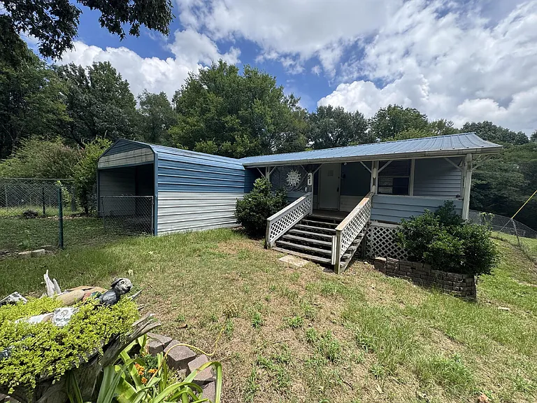 81 Blackwell Ln — Photo 1