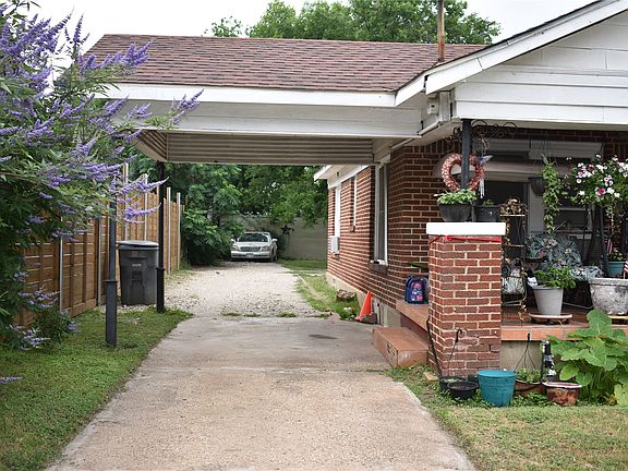 2nd image of 811 Buckalew St