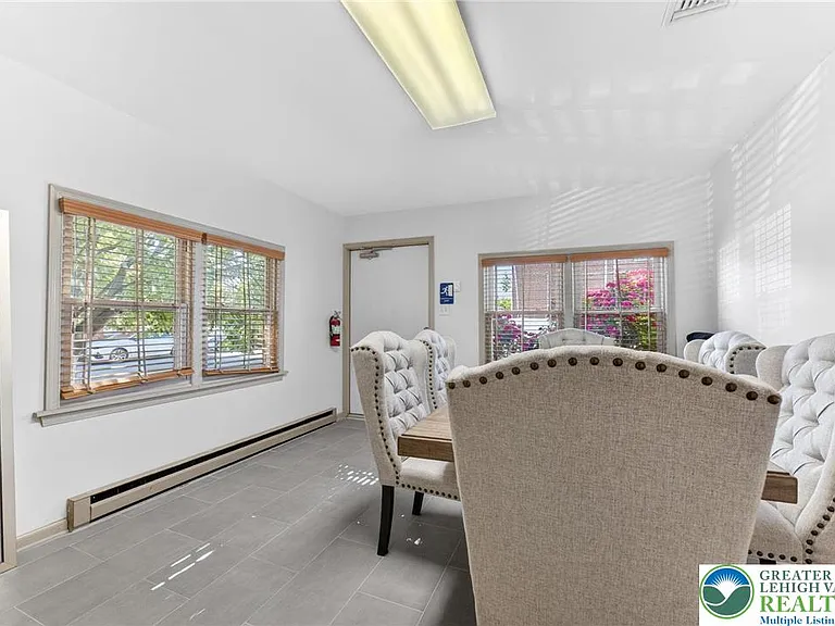 401 W Broad St — Photo 13