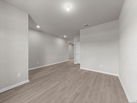 4th image of 8438 Smithers Avenue