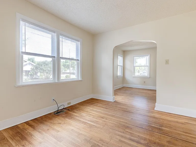 315 N Maple St — Photo 13