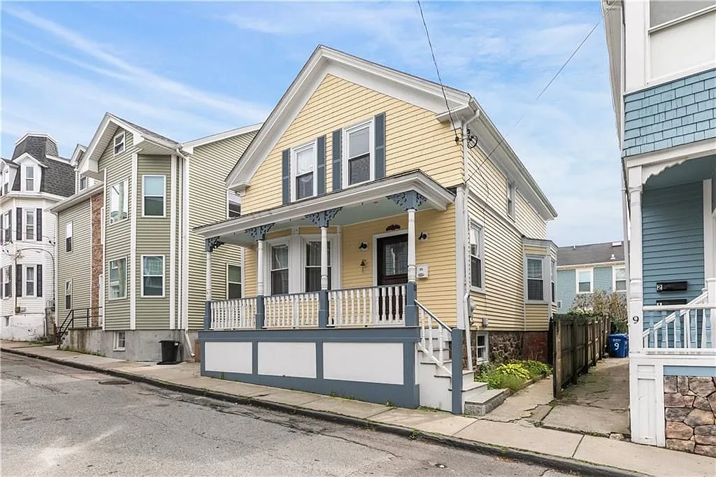 4 bed, 2.0 bath, 1724 sqft, $4,250 — Photo 1
