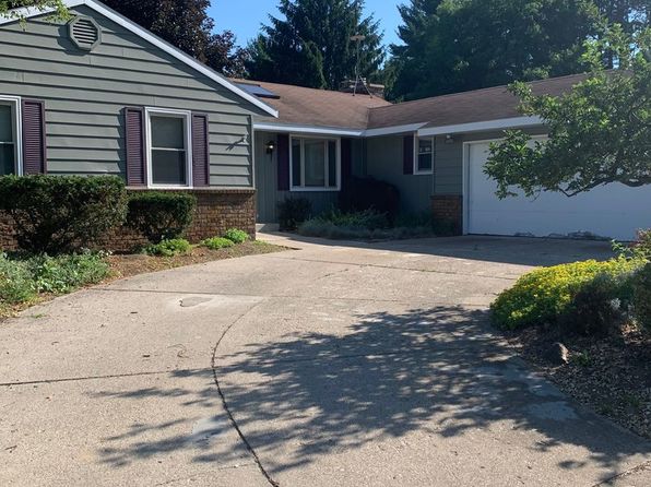 7963 Pine Hollow Dr SE