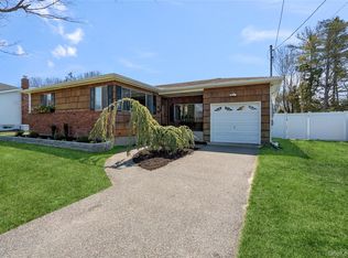 40 Bartley Lane, West Sayville, NY