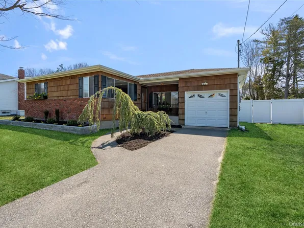 40 Bartley Lane, West Sayville, NY 11796