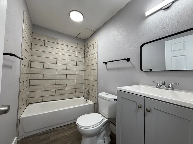 1011 Vfw Blvd #1 — Photo 8