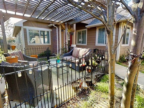 3rd image of 205 Rock Bluff Ln