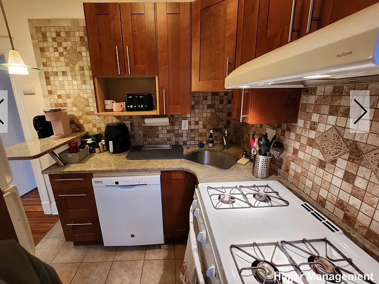 27 Queensberry St #11 — Photo 10