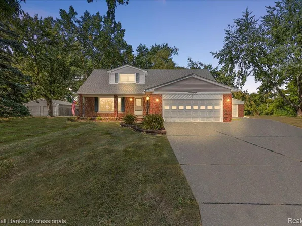 78 Carter Ave, Troy, MI 48098