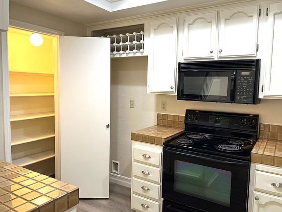 3rd image of 22810 Chardonnay Dr Unit 3