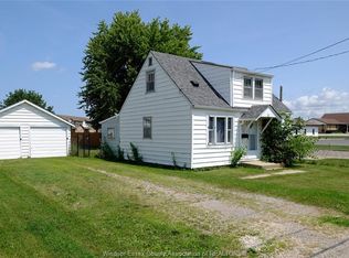 31 Maidstone Ave E, Essex, ON N8M 2J3