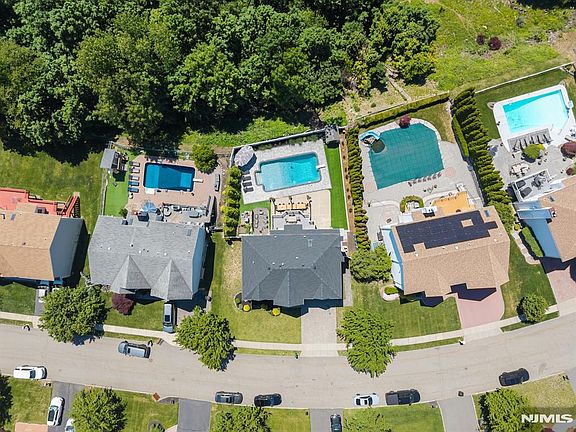 3rd image of 22 Foxboro Rd