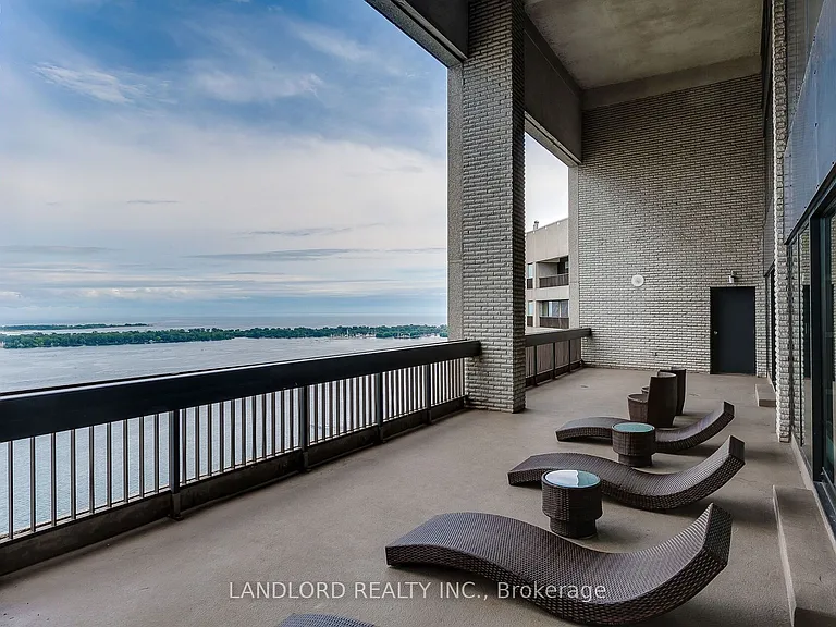 33 Harbour Sq #2208 — Photo 38