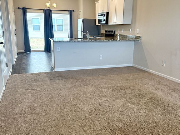 4th image of 231 Chandler Ct #1