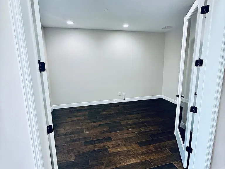 7594 Poulicny Ln — Photo 3