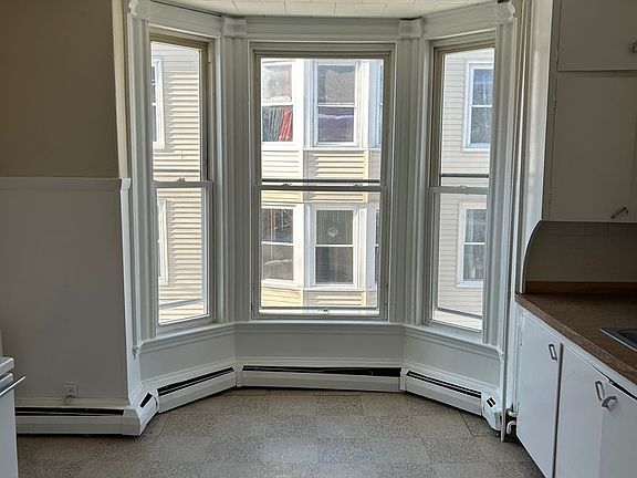 3rd image of 493-497 Cumberland Ave #493-3