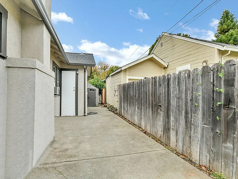 405 Arreba St — Photo 18