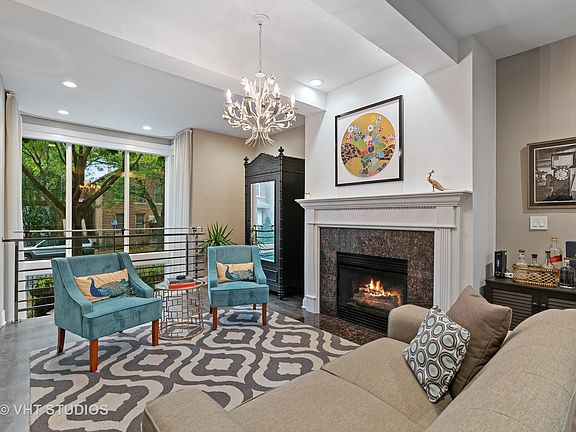 3rd image of 906 N Hermitage Ave #1