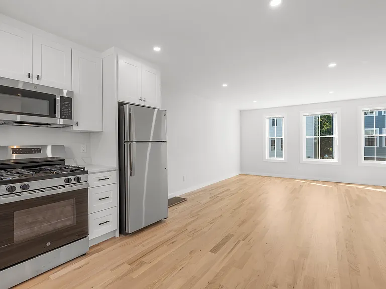 14 Taylor St #8 — Photo 5